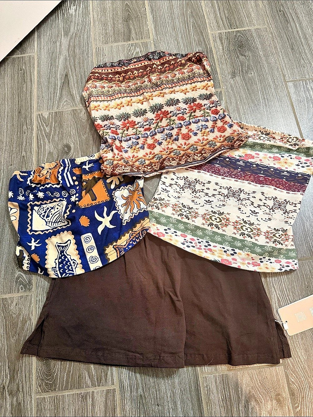 SHEIN Floral Mini Skort Set w/ 3 crop tops Brown Blue Size Small NWT/NWOT/EUC